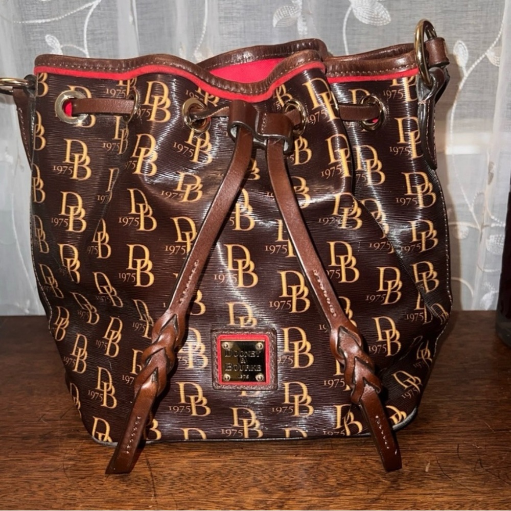 Sutton Kendall Drawstring Bag Signature
Collection..  Great Condition..